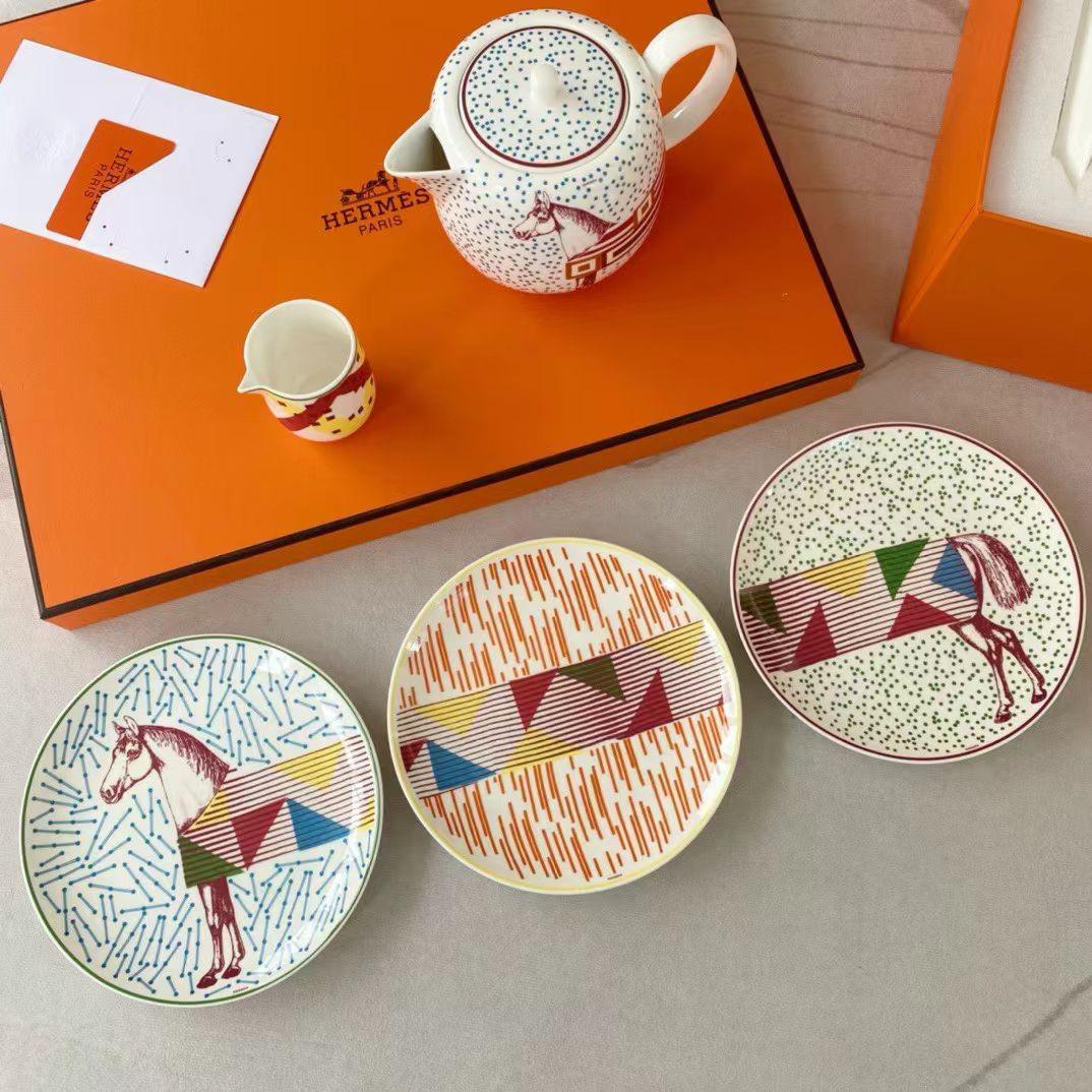 Herms Hippomobile porcelain tea set