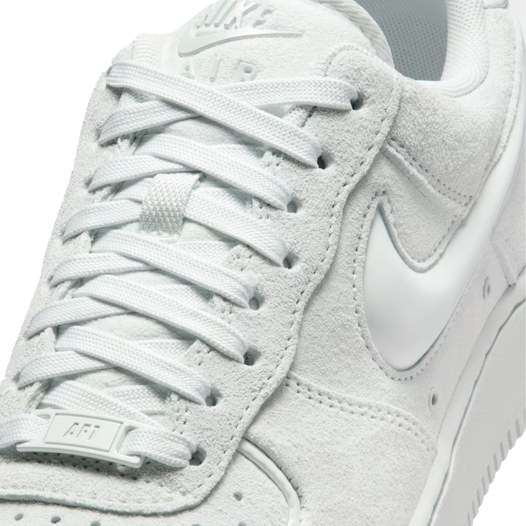 Nike Air Force 1 07 Shoes